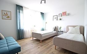 Zentrumsnahe Ferienwohnung Grüne Tanne WLAN, kostenloser PKW Parkplatz , zwei Betten, Schlafcouch, Küche